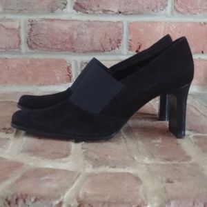 Black Suede Van Eli East Heels/Pumps